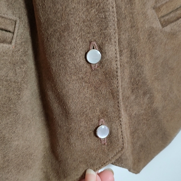 Vintage Bonjour Brown Suede Fringe Vest With Pearl Snap Buttons - Picture 3 of 7